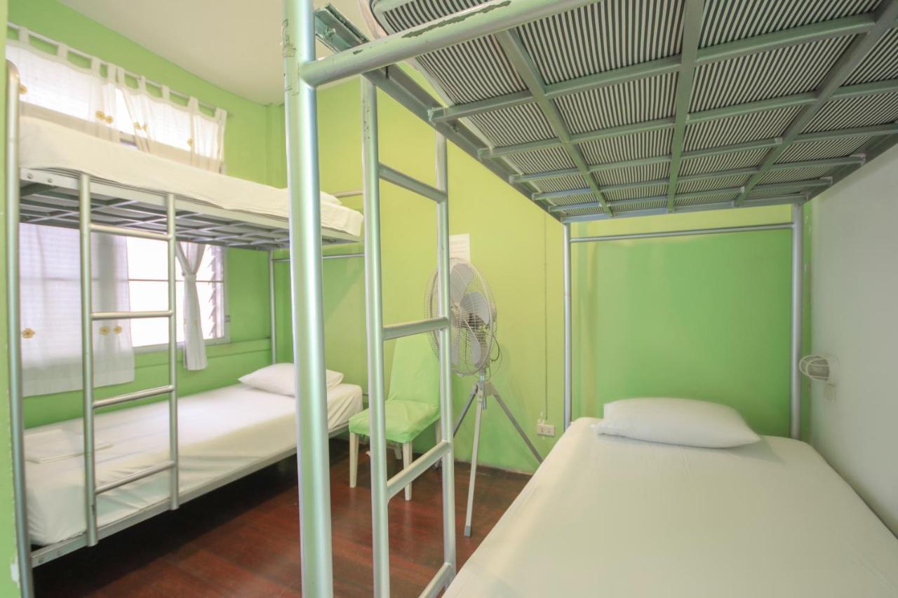 Oyo 1054 Phuket Backpacker Hostel Exterior photo