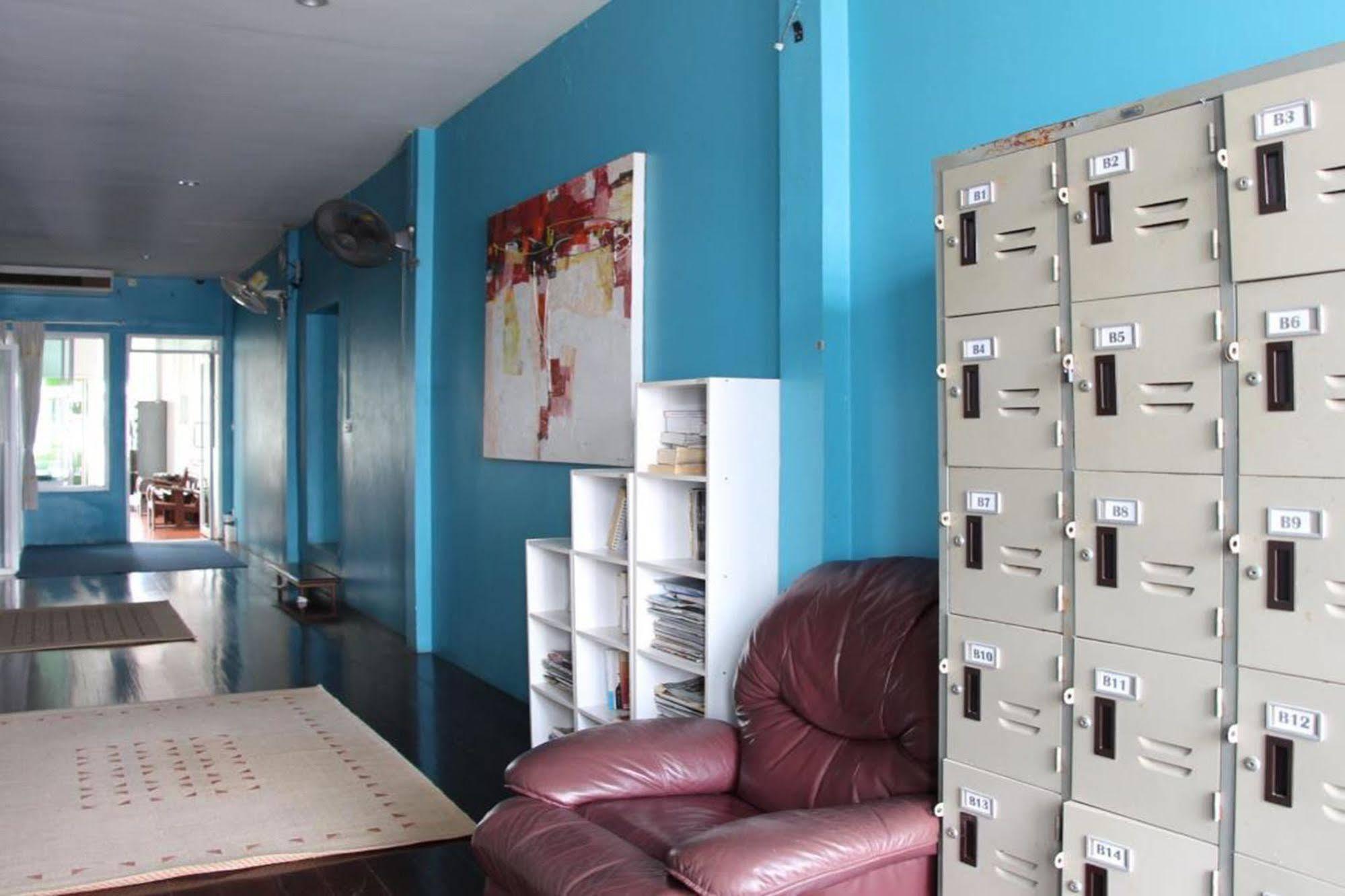 Oyo 1054 Phuket Backpacker Hostel Exterior photo