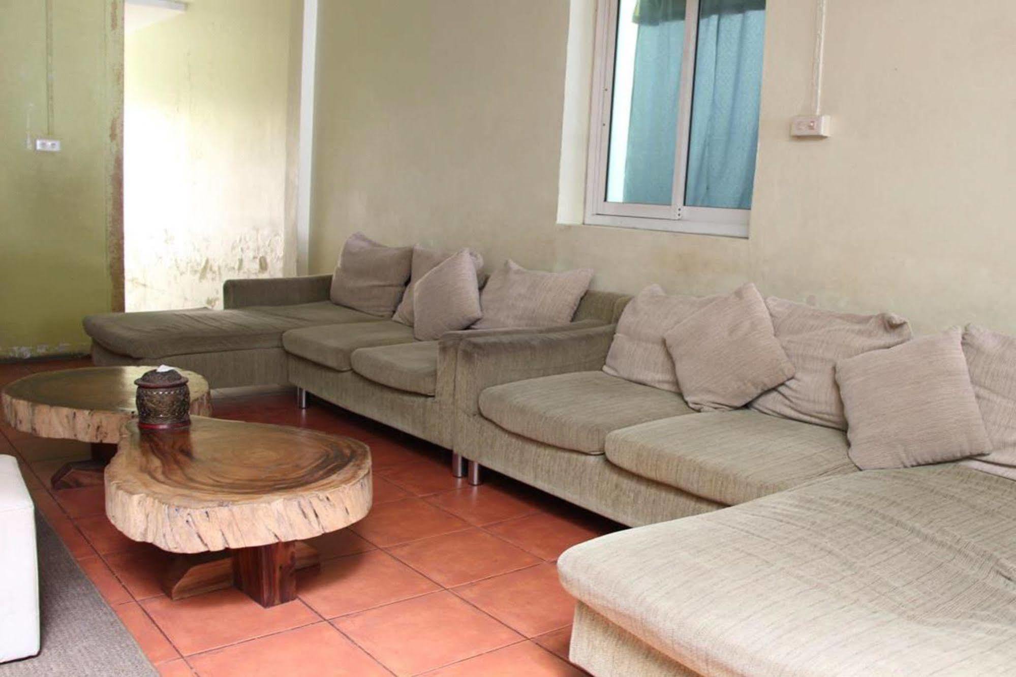 Oyo 1054 Phuket Backpacker Hostel Exterior photo